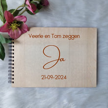 Afbeelding in Gallery-weergave laden, Gepersonaliseerd houten boek met eigen ontwerp
