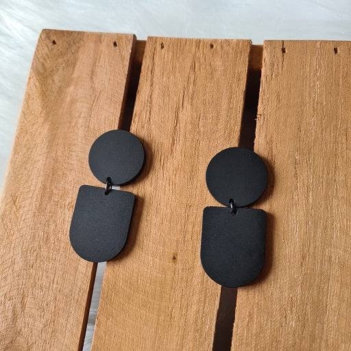 Zwarte oorbellen "Sway"