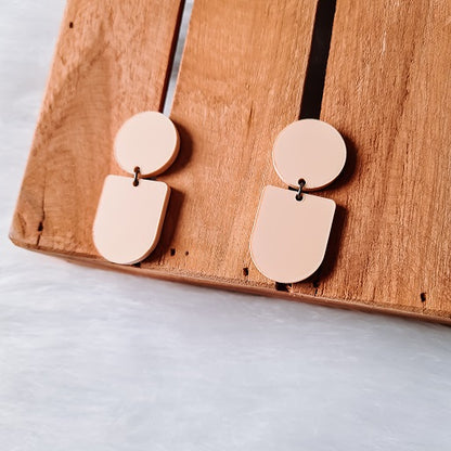 Beige oorbellen "Sway"