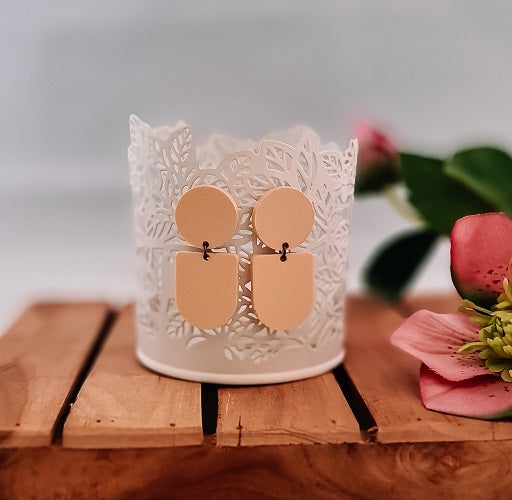 Beige oorbellen "Sway"