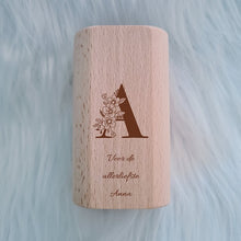 Afbeelding in Gallery-weergave laden, Gepersonaliseerde houten pennenhouder
