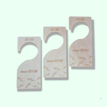 Afbeelding in Gallery-weergave laden, Houten maathangers - set van 3
