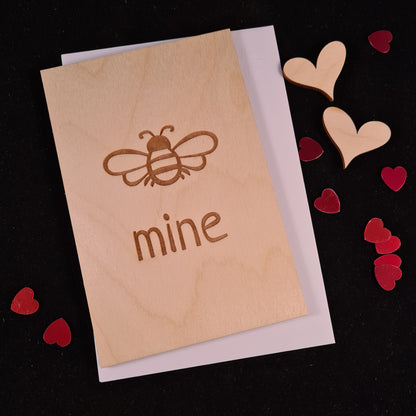 Houten wenskaart "Bee mine"