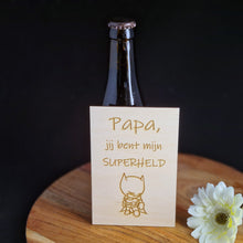 Afbeelding in Gallery-weergave laden, Houten wenskaart &quot;Superheld papa&quot;

