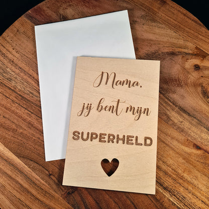 Houten wenskaart "Superheld mama"