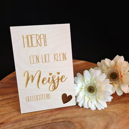 Houten wenskaart "Lief klein meisje"