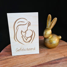 Afbeelding in Gallery-weergave laden, Houten wenskaart &quot;Gefeliciteerd moeder en kind - kus&quot;
