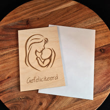 Afbeelding in Gallery-weergave laden, Houten wenskaart &quot;Gefeliciteerd moeder en kind - kus&quot;

