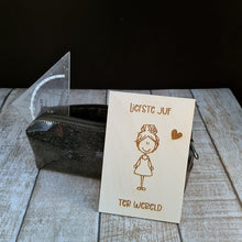 Afbeelding in Gallery-weergave laden, Houten wenskaart &quot;Liefste juf ter wereld&quot;
