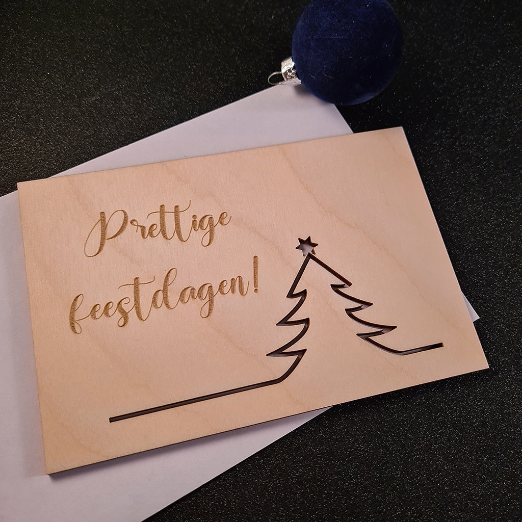 Houten wenskaart "Prettige feestdagen - kerstboom"