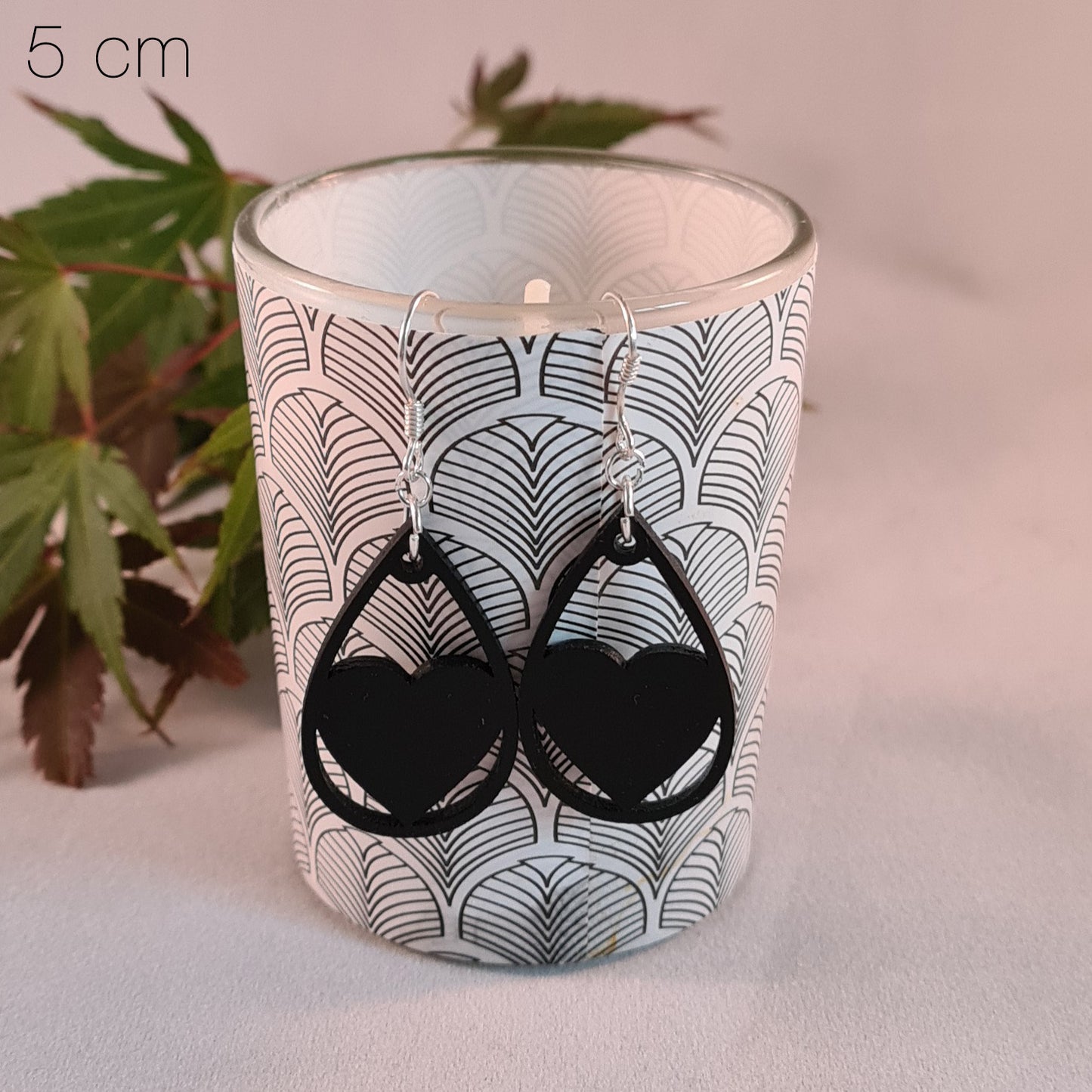 Zwarte druppels met hartje