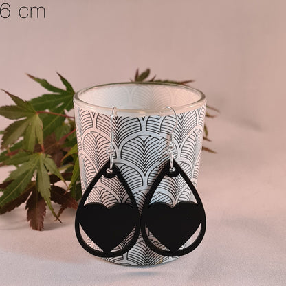 Zwarte druppels met hartje