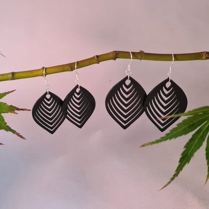 Zwarte abstracte blaadjes