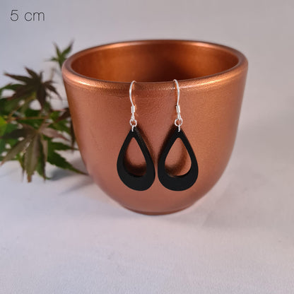 Zwarte open druppels