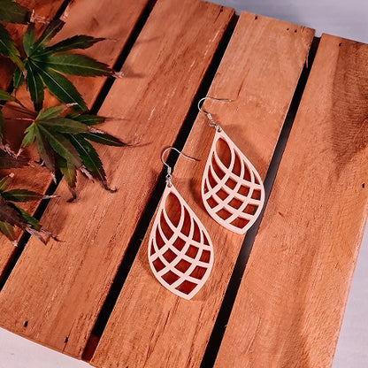 Beige druppels gekruist