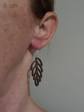 Afbeelding in Gallery-weergave laden, Houten blaadjes
