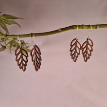 Afbeelding in Gallery-weergave laden, Houten blaadjes
