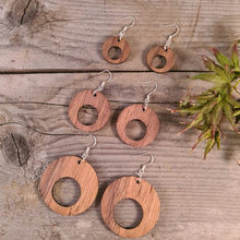 Afbeelding in Gallery-weergave laden, Houten open rondjes
