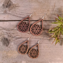 Afbeelding in Gallery-weergave laden, Houten druppels met bloemen
