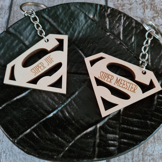 Houten sleutelhanger "Super meester of juf"