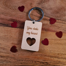 Afbeelding in Gallery-weergave laden, Houten sleutelhanger &quot;You stole my heart&quot;
