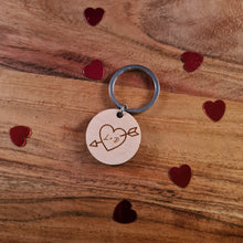 Afbeelding in Gallery-weergave laden, Houten sleutelhanger rondje met initialen
