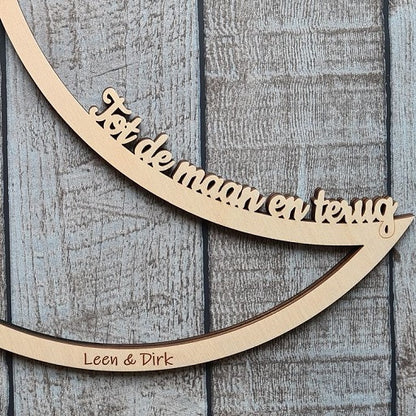 Hoepel met naam "Tot de maan en terug"