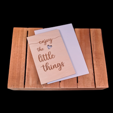 Afbeelding in Gallery-weergave laden, Houten wenskaart &quot;Enjoy the little things&quot;
